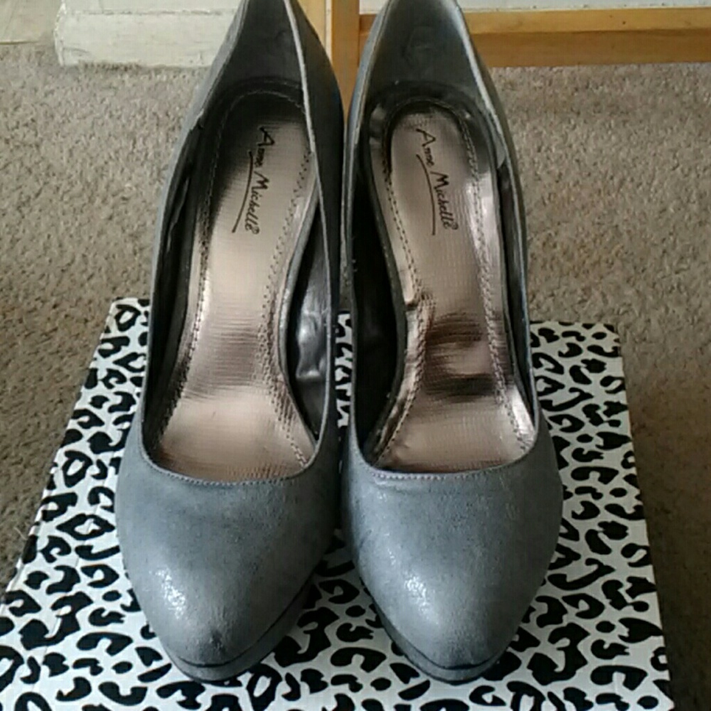 Heels - Picture 3 of 3